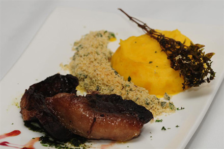 picanha-grelhada-compure-de-mandioquinha-com-farofa-de-cheiro-verde