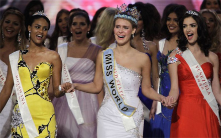 m-emma-wareus-alexandrina-mills-adriana-vasini-jason-lee-reuters m-emma-wareus-alexandrina-mills-adriana-vasini-jason-lee-reuters