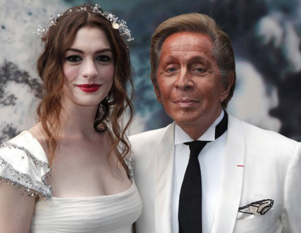 anne-hathaway-valentino anne-hathaway-valentino