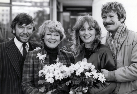 r-michell-williams-judi-dench-susan-penhaligon-richard-warwick r-michell-williams-judi-dench-susan-penhaligon-richard-warwick