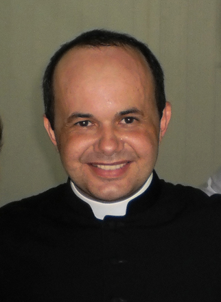 padre-luciano-brito