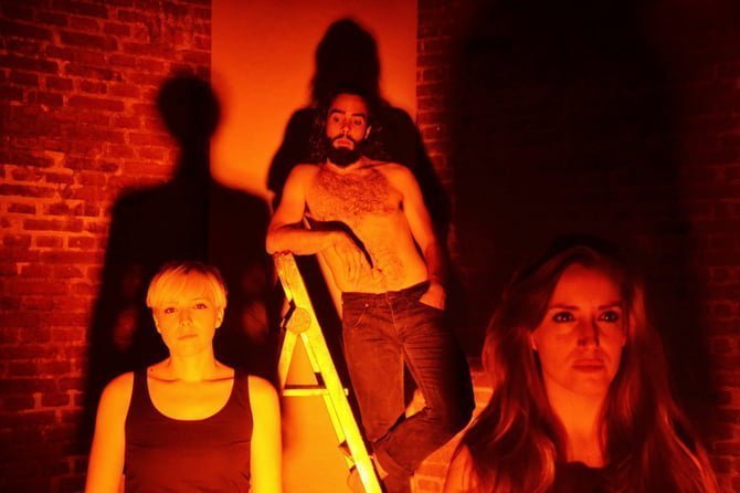 negra-es-la-noche-que-llega