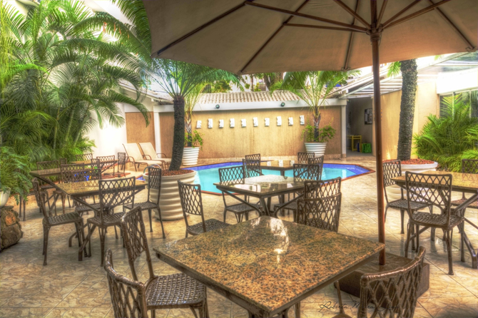 hostel-pátio-piscina