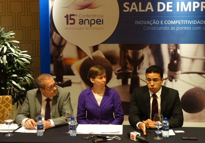 gareth-moore-catherine-barber-marcos-vinícius-de-souza-maria-padovan