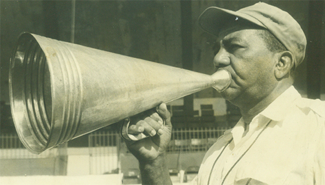 gentil-cardoso-megafone