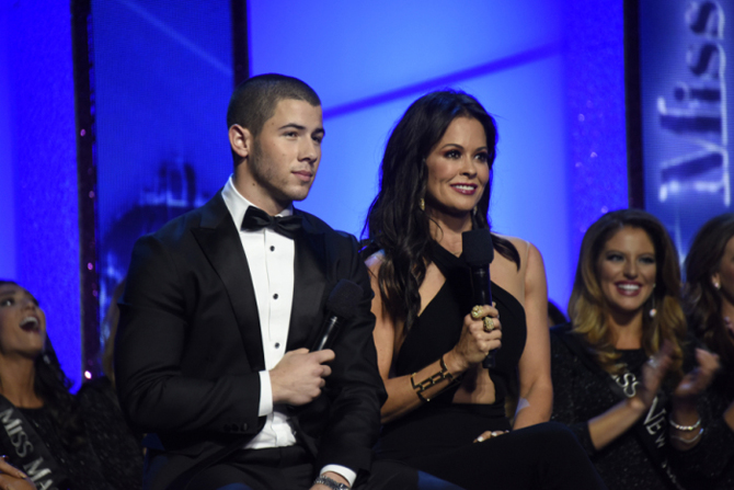 MISS AMERICA 2016 - The 95th Annual Miss America Pageant broadcasts live from Atlantic City's Boardwalk Hall  on SUNDAY, SEPT. 13 (9-11pm, ET) airing on the ABC Television Network. (ABC/Ida Mae Astute) NICK JONAS, BROOKE BURKE-CHARVET