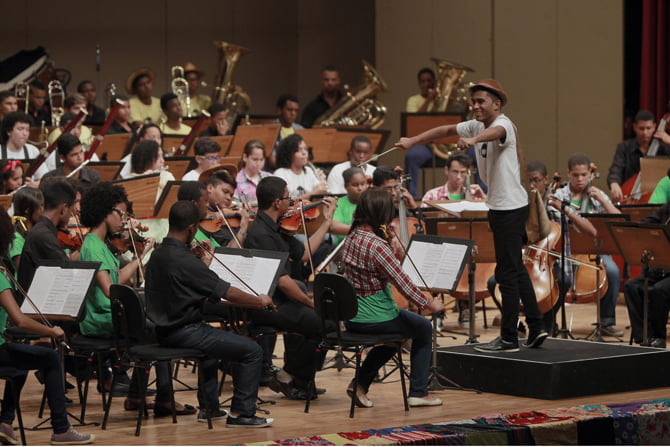 Programa Arte, Cultura e Lazer leva jovens ao Concerto Didático da Orquestra Juvenil Neojibá. Foto: Carla Ornelas/GOVBA