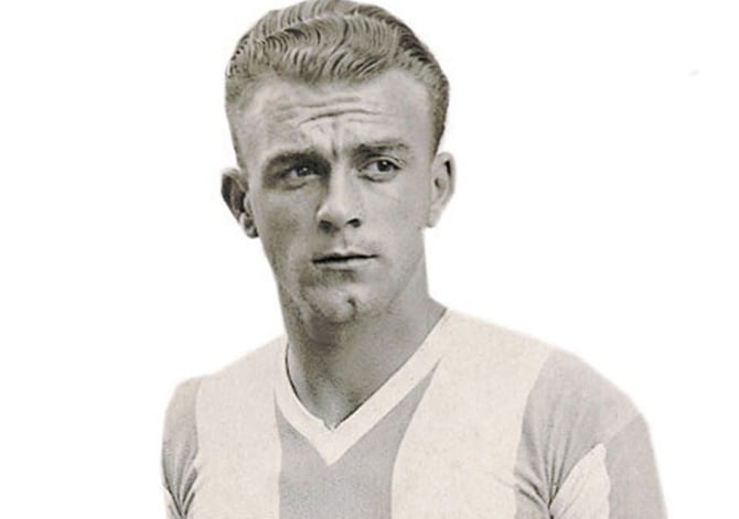 (FILES) A file picture taken in 1947 shows Argentina's soccer player Alfredo Di Stefano during the 1947 Americas Cup. Real Madrid legend Alfredo di Stefano, one of the greatest footballers in history, died in a Madrid hospital on July 7, 2014 aged 88, the Spanish football federation said. AFP PHOTO / EL GRAFICO RESTRICTED TO EDITORIAL USE - MANDATORY CREDIT "AFP PHOTO / EL GRAFICO" - NO MARKETING NO ADVERTISING CAMPAIGNS - DISTRIBUTED AS A SERVICE TO CLIENTS INTERNET OUT - GETTY OUT